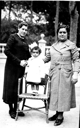 Encarnació, Mª Antonia la Bruna i sa filla